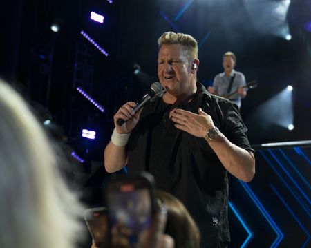 GARY LEVOX