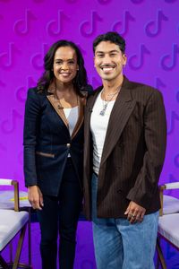 LINSEY DAVIS, ERIC SEDEÑO
