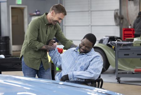 SEANN WILLIAM SCOTT, DARYL "CHILL" MITCHELL