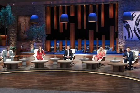 RASHAUN WILLIAMS, KENDRA SCOTT, KEVIN O'LEARY, ROBERT HERJAVEC, LORI GREINER