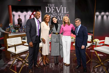 MICHAEL STRAHAN, ROBIN ROBERTS, ANNE HATHAWAY, GEROGE STEPHANOPOULOS, LARA SPENCER