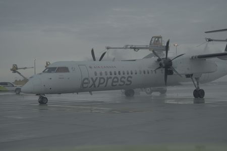 An aircraft in the Central Deicing Facility (CDF), Toronto Pearson International Airport.(Arrow International Media Ltd & Cantina Media)