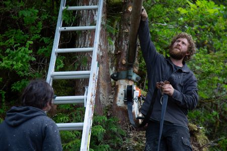Breanna Miethe and Oliver Johnson construct a hoist on their property. (National Geographic/Lukas Taylor)