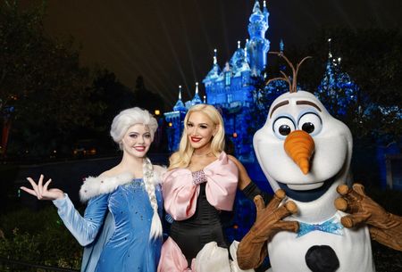 ELSA, GWEN STEFANI, OLAF