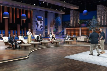 DAYMOND JOHN, BARBARA CORCORAN, KEVIN O'LEARY, LORI GREINER, RASHAUN WILLIAMS, HOLDEN FORREST, MIKKE PIERSON
