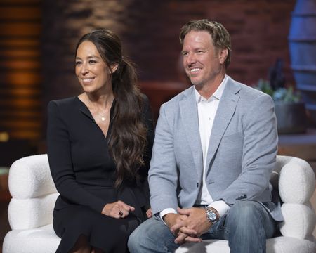 JOANNA GAINES, CHIP GAINES