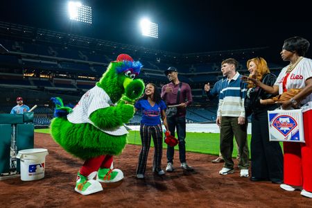 KYLE SCHWARBER, QUINTA BRUNSON, TYLER JAMES WILLIAMS, CHRIS PERFETTI, LISA ANN WALTER, SHERYL LEE RALPH