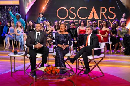 MICHAEL STRAHAN, ROBIN ROBERTS, GEORGE STEPHANOPOULOS