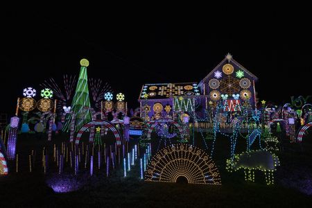 GREAT CHRISTMAS LIGHT FIGHT