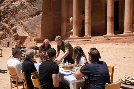 Chef Maria Haddad and Gordon Ramsay serve  their guests at the final cook. (National Geographic/Justin Mandel)