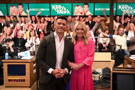 KELLY RIPA, MARK CONSUELOS