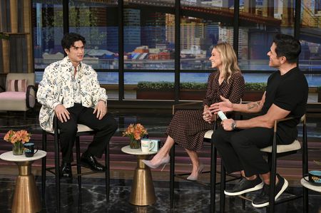 CHARLES MELTON, KELLY RIPA, MARK CONSUELOS