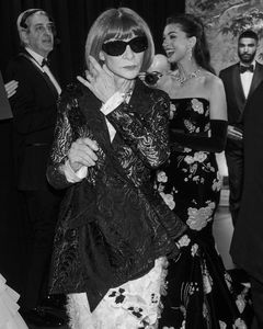 ANNA WINTOUR, ANNE HATHAWAY