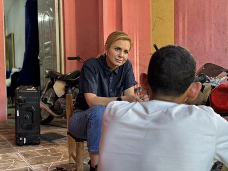 Mariana van Zeller interviews Tico and Manolo in Santiago. (Credit: National Geographic)