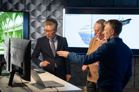 Jeom Kee Paik, Stephen Payne, and Simon Benson discuss the Titanic simulation. (National Geographic/Gary Moyes)