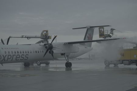 An aircraft in the Central Deicing Facility (CDF), Toronto Pearson International Airport.(Arrow International Media Ltd & Cantina Media)