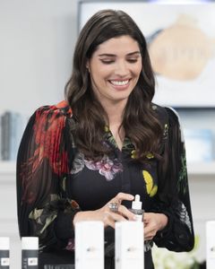 AMANDA SETTON