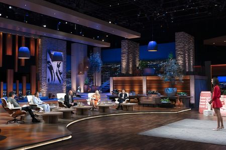 DANIEL LUBETZKY, FAWN WEAVER, KEVIN O'LEARY, LORI GREINER, ROBERT HERJAVEC, CAROLINE RENEZEDER FOULK