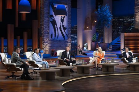 DANIEL LUBETZKY, FAWN WEAVER, KEVIN O'LEARY, LORI GREINER, ROBERT HERJAVEC