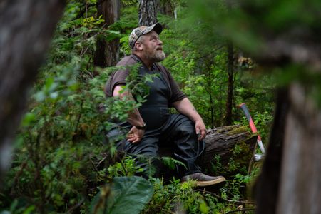 Tim "Curly" Leach gives his neighbor a lesson in logging. (National Geographic/Lukas Taylor)