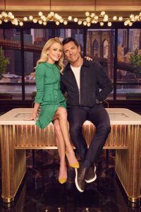 KELLY RIPA, MARK CONSUELOS