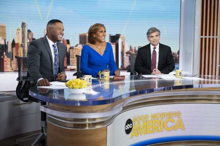 MICHAEL STRAHAN, ROBIN ROBERTS, GEORGE STEPHANOPOULOS