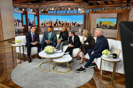 Will Reeve,Sam Champion, Michael Strahan, Robin Roberts, George Stephanopoulos, Lara Spencer