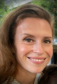 Bio profile offCaroline Marsden