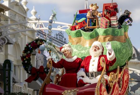40TH ANNIVERSARY DISNEY PARKS MAGICAL CHRISTMAS DAY PARADE