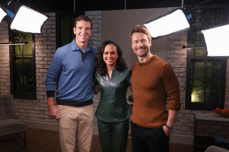 ELI MANNING, LINSEY DAVIS, GLEN POWELL