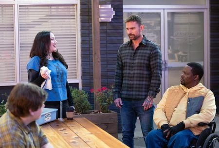 KAT DENNINGS, SEANN WILLIAM SCOTT, DARYL "CHILL" MITCHELL