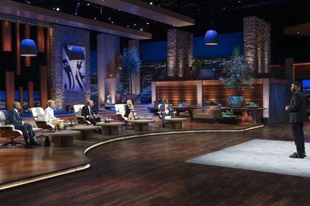 DAYMOND JOHN, BARBARA CORCORAN, KEVIN O'LEARY, LORI GREINER, RASHAUN WILLIAMS, DARRELL SPENCER