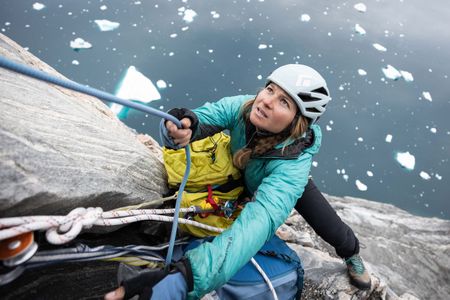 Hazel Findlay climbing Ingmikortilaq. (photo credit: National Geographic/Pablo Durana)