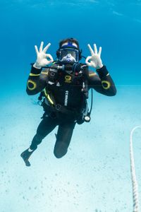 Ultra athlete Ross Edgley takes on 4 remarkable shark challenges: to go faster, be stronger, eat more, and turn at speed. (National Geographic/Nathalie Miles)
