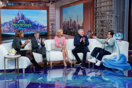 ROBIN ROBERTS, GEORGE STEPHANOPOULOS, LARA SPENCER, SAM CHAMPION, KE HUY QUAN