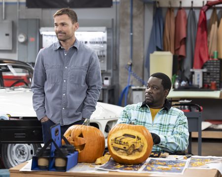 SEANN WILLIAM SCOTT, DARYL "CHILL" MITCHELL