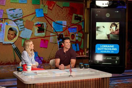 KELLY RIPA, MARK CONSUELOS