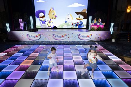 DISNEY JR. LET’S PLAY!