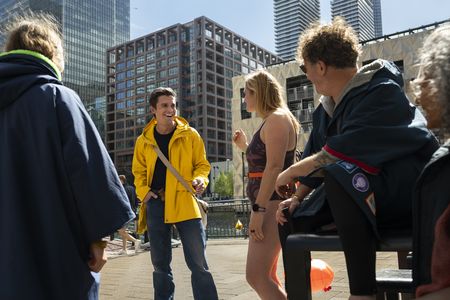 Antoni Porowski meets with a group of swimmers at Canary Wharf. (National Geographic/John Wendle)