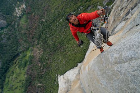 Jimmy Chin moving into position 2000ft up the wall to shoot the Enduro Corner on the upper part of Freerider. El Capitan. (National Geographic/Cheyne Lempe)