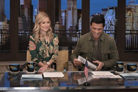 KELLY RIPA, MARK CONSUELOS