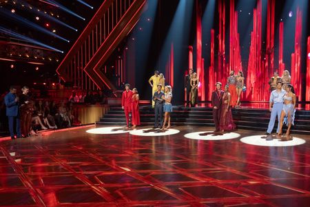 TOP: JACKSON OLSON, EMMA SLATER, TYLER CAMERON, SHARNA BURGESS, CONNER LEAVITT, ADELE ZAIKMAN, GUILLERMO RODRIGUEZ, WITNEY CARSONBOTTOM: ALFONSO RIBEIRO, JULIANNE HOUGH, EZRA FRECH, DANIELLA KARAGACH, CONNOR WOOD, RYLEE ARNOLD, TAYLOR HANSON, BRITT STEWART, HARRY SHUM JR., JENNA JOHNSON
