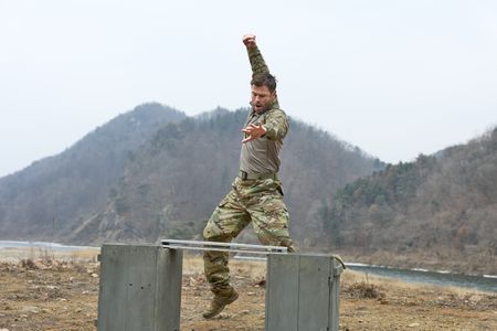 Chris Hemsworth sets out to confront his chronic pain in a bold, immersive journey through South Korea. Guided by pain expert Dr. BJ Miller, he explores ancient healing traditions and cutting-edge science. The final test: ípain valleyîóa brutal gauntlet of Special Forces trials that will push him to the limit. (credit: National Geographic/Evan Paterakis)