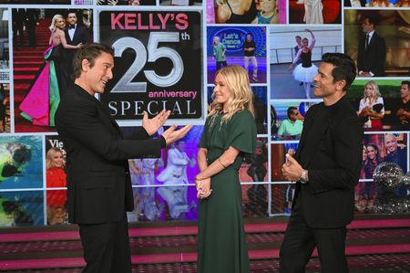 DAVID MUIR, KELLY RIPA, MARK CONSUELOS