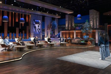 DANIEL LUBETZKY, KENDRA SCOTT, KEVIN O'LEARY, LORI GREINER, RASHAUN WILLIAMS