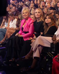 CAROLINE RHEA, LAUREN HOLLY
