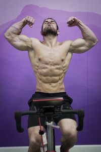 Extreme athlete Ross Edgley trains for the Mako speed challenge. (National Geographic/Bobby Cross)