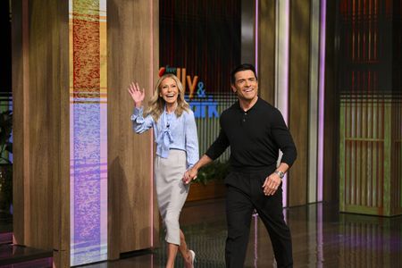 KELLY RIPA, MARK CONSUELOS