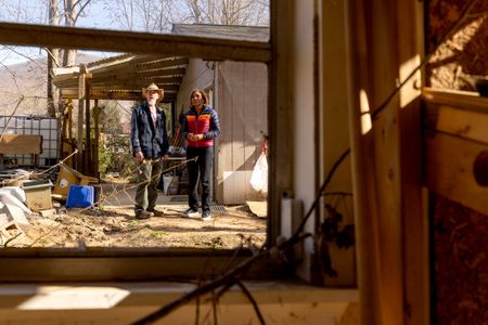 LANCE MILLS , ROBIN ROBERTS 