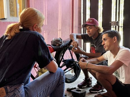 Mariana van Zeller interviews Tico and Manolo in Santiago. (Credit: National Geographic)